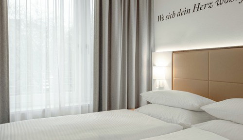 Studio, 1 Queen Bed, Balcony