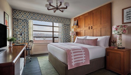 Suite, 1 King Bed, Terrace