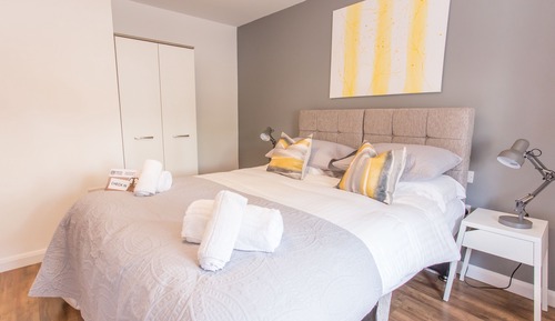 Suite (Bannister)