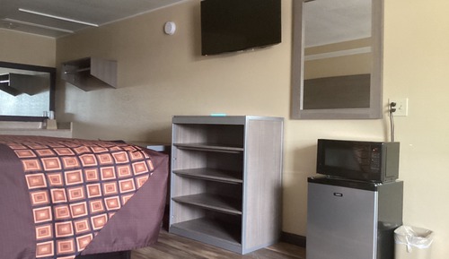 Basic Single Room, 1 King Bed, Non Smoking