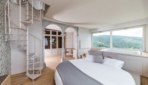 Romantic Suite, Hot Tub, Sea View