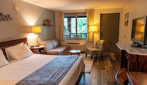 Suite, 1 King Bed with Sofa bed, Balcony, Mountain View