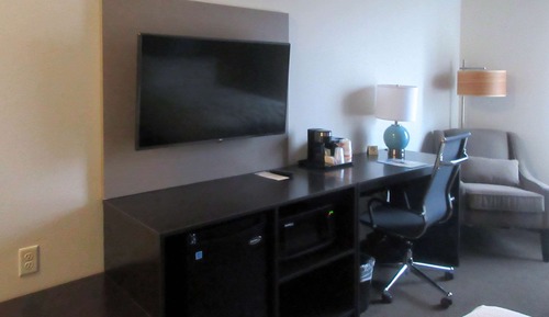 Suite, 1 King Bed with Sofa bed, Non Smoking