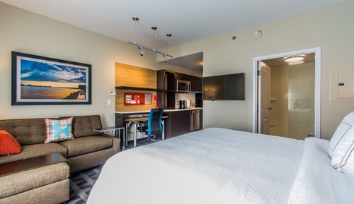 Studio, 1 King Bed with Sofa bed (Hearing Accessible)
