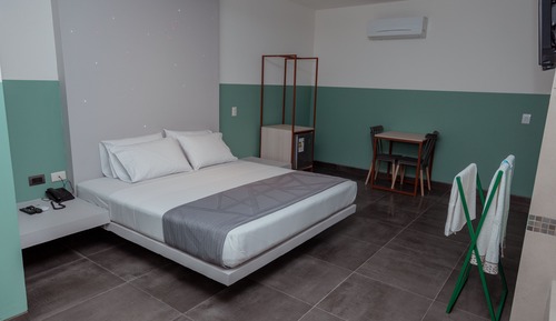 Deluxe Studio Suite, 1 King Bed