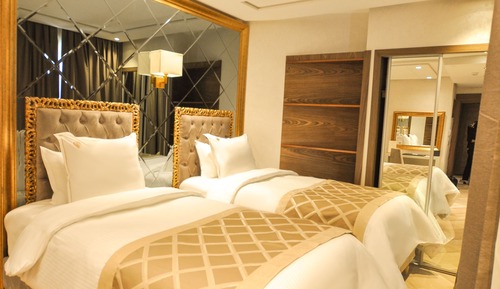 Standard Junior Suite Twin