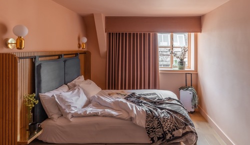 One Bedroom Suite with Desk
