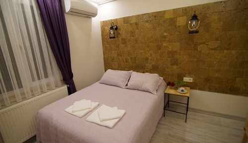 Deluxe Suite, Jetted Tub