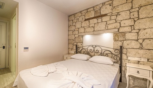 Double Room with Balcony - 1 Queen bed