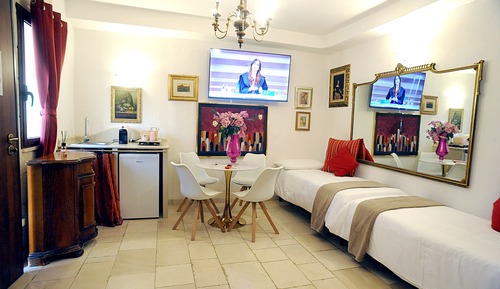 Deluxe Suite, Multiple Beds, Non Smoking, Ground Floor