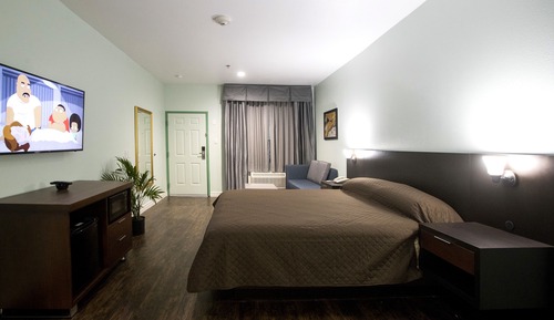 Exclusive Single Room, 1 King Bed, Smoking