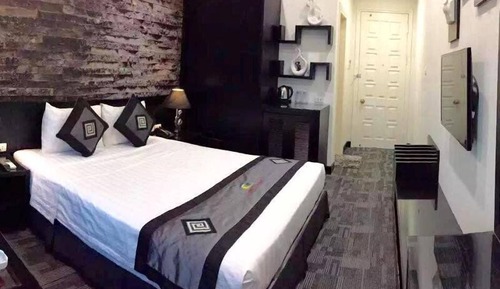 Deluxe Double Room, Bathtub