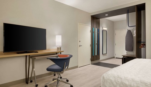 Room, 1 King Bed, Accessible, Bathtub