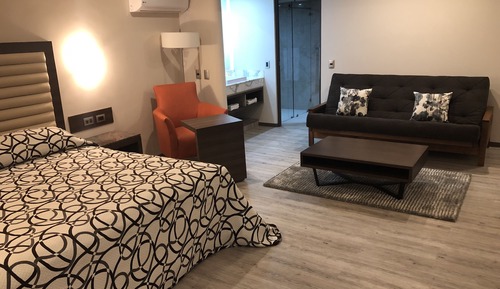Deluxe Suite, 1 King Bed