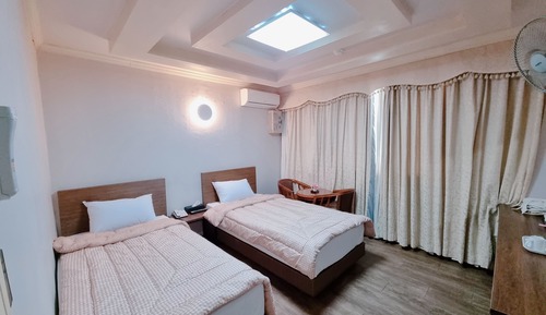 Basic Twin Room