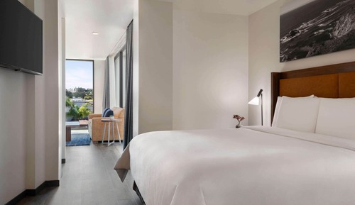 Suite, 1 King Bed, Non Smoking
