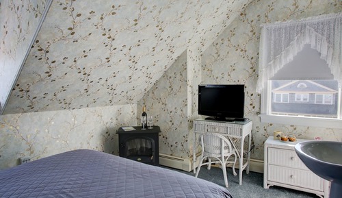 Deluxe Room, 1 Queen Bed, Non Smoking