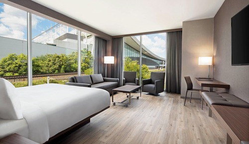 Room, 1 King Bed, Corner