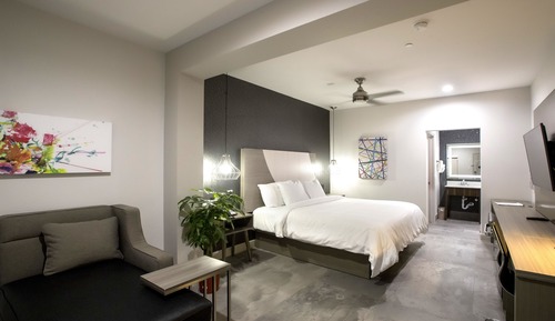 Luxury Single Room, 1 King Bed, Smoking