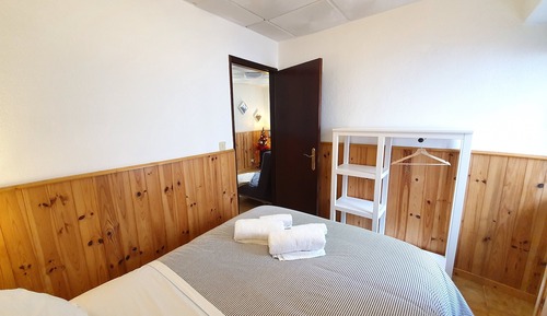 Family Condo, 2 Bedrooms, Pool Access, Beachside (8A)