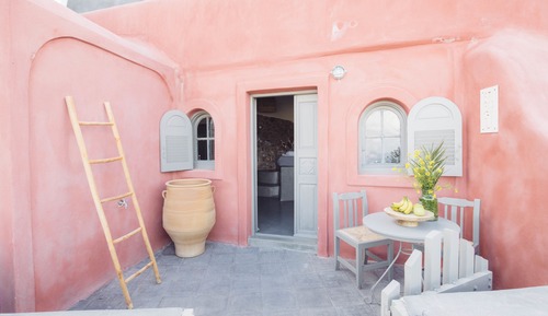 Economy Studio, Sea View