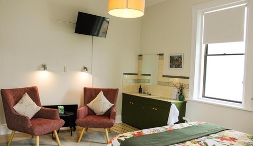 Deluxe Queen Suite - Room 4
