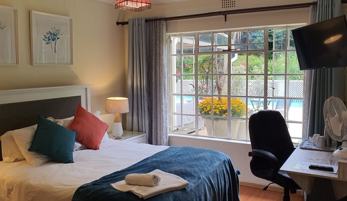 Comfort Double Room, Garden View (Yellow Wood)