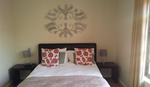 Suite, 1 Queen Bed, Garden View (Free standing Suite)