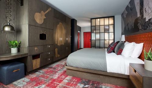 Standard Room, 1 King Bed