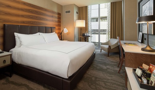 Room, 1 King Bed, Accessible, River View (Partial River View, Hearing)