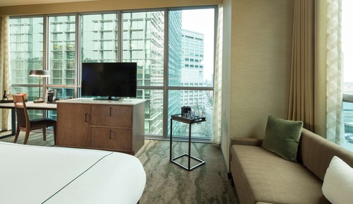 Room, 1 King Bed, Accessible, River View (Roll-In Shower)