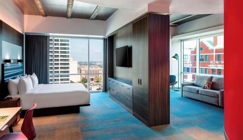 Suite, 1 King Bed with Sofa bed, Non Smoking, Corner