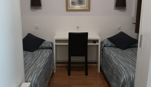 Basic Twin Room (Interior)