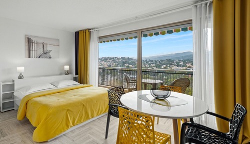 Family Room, Mountain View