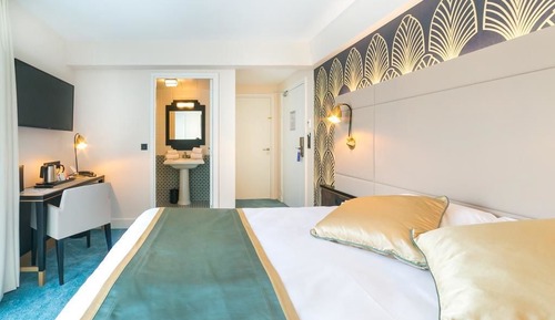Classic Room, 1 Queen Bed, Non Smoking, City View