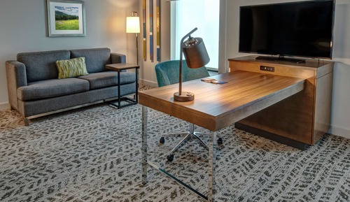 Suite, 1 King Bed, Refrigerator & Microwave (Wet bar)