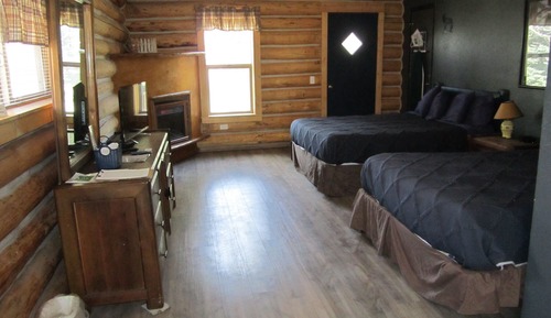 Standard Cabin, 2 Queen Beds