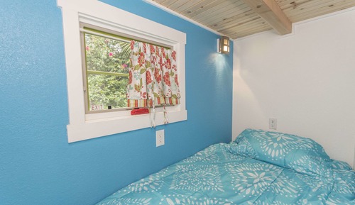 Cabin (Tiny House - Piña Colada)