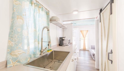 Cabin, 2 Bedrooms (Tiny House - Aqua Oasis)