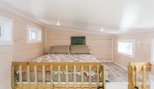 Cabin (Tiny House - Yellow Lifeguard Stand)