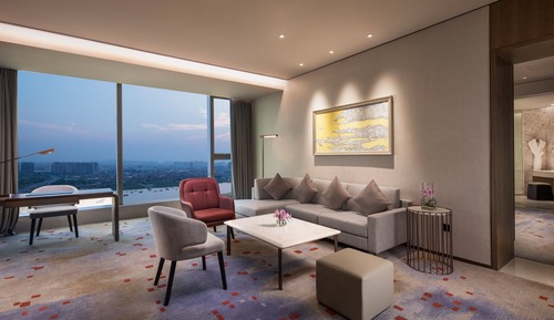 1 King 1 Bedroom Suite River View