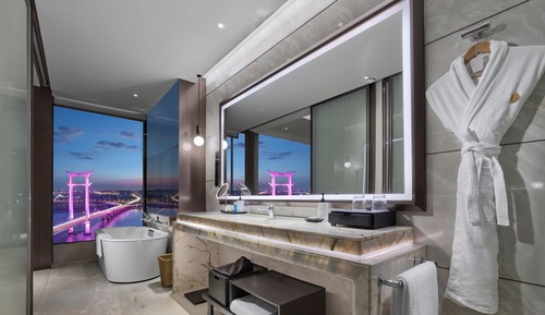 1 King Classic River View High Floor Lounge Access