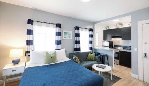 Corner Studio Suite