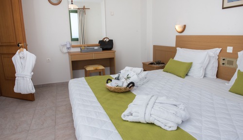 Classic Room, 1 Bedroom, Non Smoking, Pool View