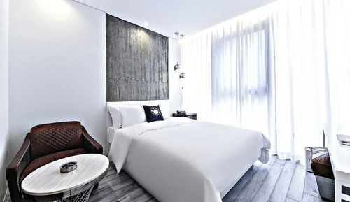 Premier Room