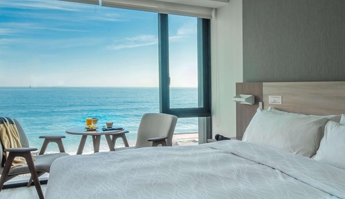 Premium Room, 1 King Bed, Sea View