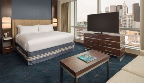 Studio, 1 King Bed, City View, Corner