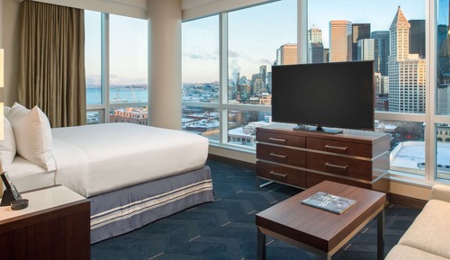 Studio, 1 King Bed, Corner (Water View)