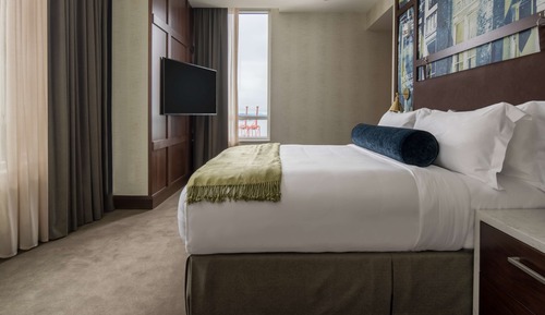 Penthouse, 2 Bedrooms, Accessible (Mobility & Hearing, Roll-In Shower)