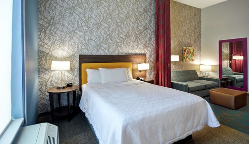 Suite, 1 King Bed, Accessible, Bathtub (Mobility & Hearing)